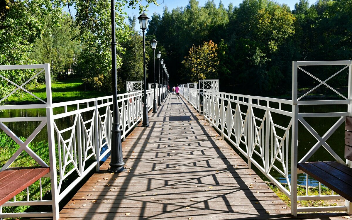 Белый мостик в лучах вечернего солнца. - Милешкин Владимир Алексеевич 