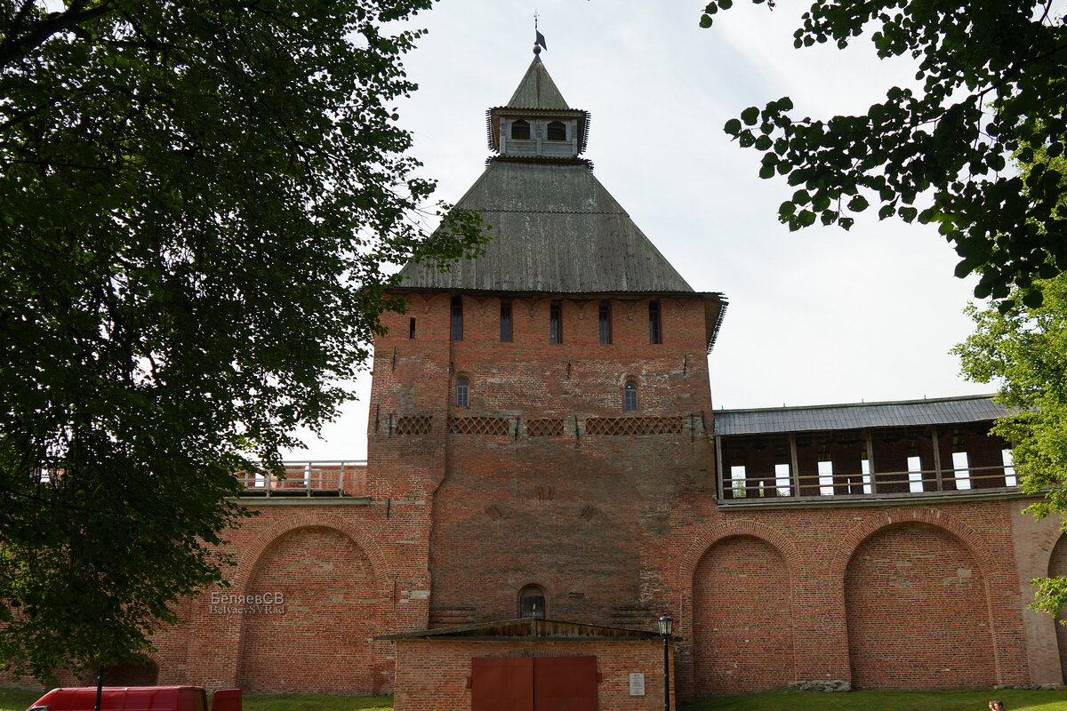 Башня с глазами - Сергей Беляев