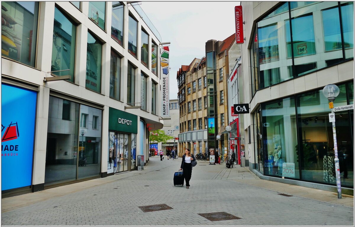 В ТОРГОВОМ ЦЕНТРЕ... - Elvira E. В ТОРГОВОМ ЦЕНТРЕ... - Elvira E.