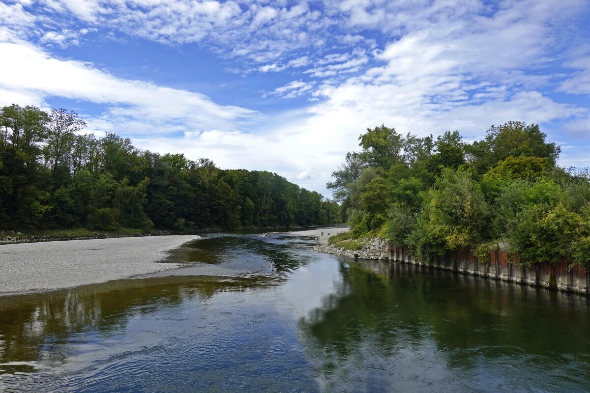 Свежий ветер с реки дохнул, навевая прохладу... - Галина 