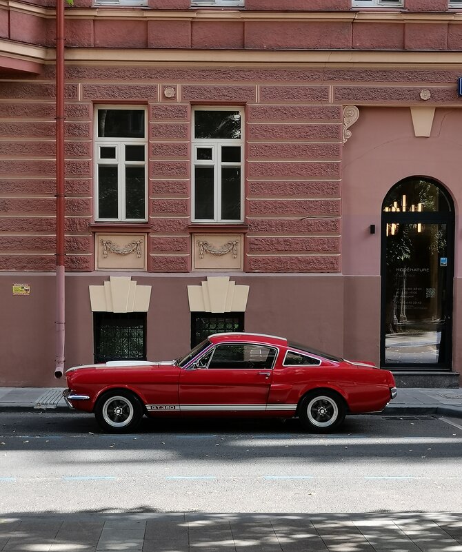 В переулке - Любимова Ольга 