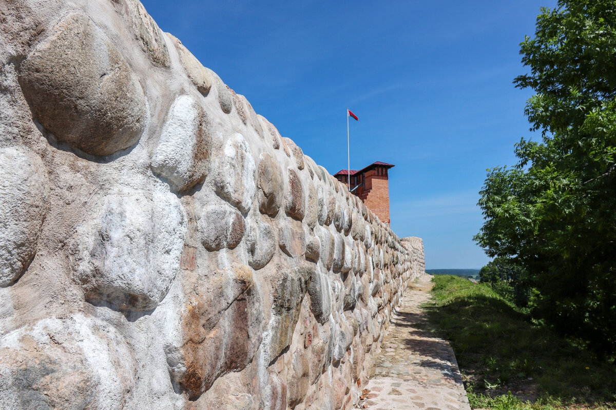 Стены Новогрудского замка - skijumper Иванов