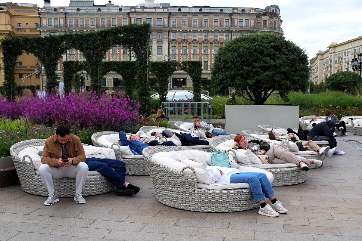 Тихий час на Манежной площади. - Татьяна Помогалова