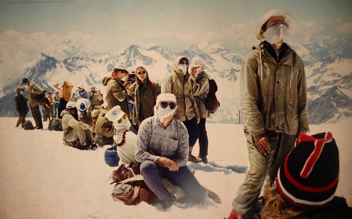 Группа туристов направляется к "Приюту 11" - Gen Vel