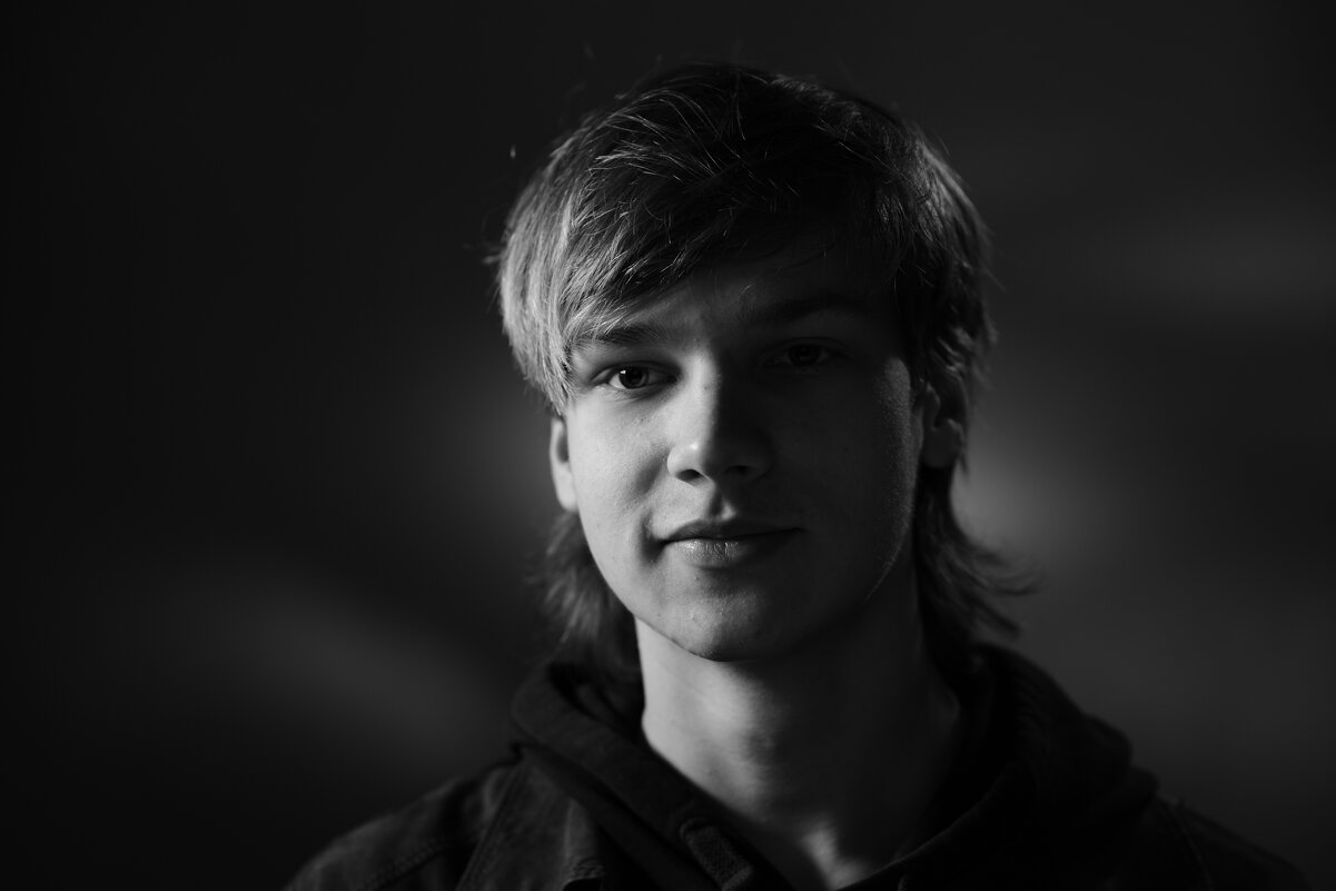 Мужской портрет - Михаил Онипенко