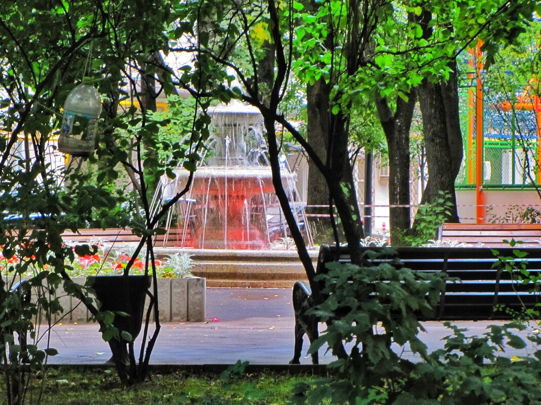 Фонтан в московском дворе - Сергей Б.