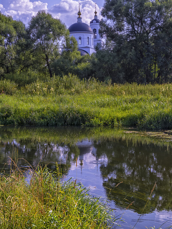 Монастырь на берегу реки - Сергей Цветков Монастырь на берегу реки - Сергей Цветков