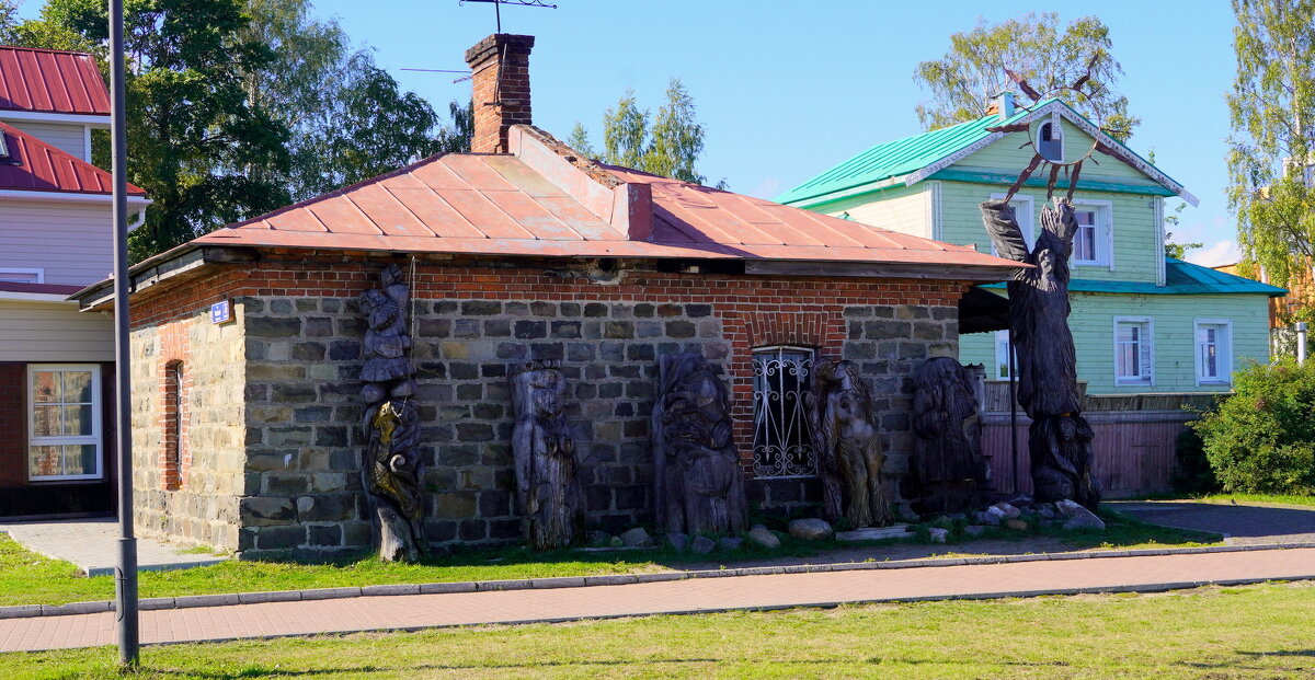 На набережной- кузница. - Alex 711402