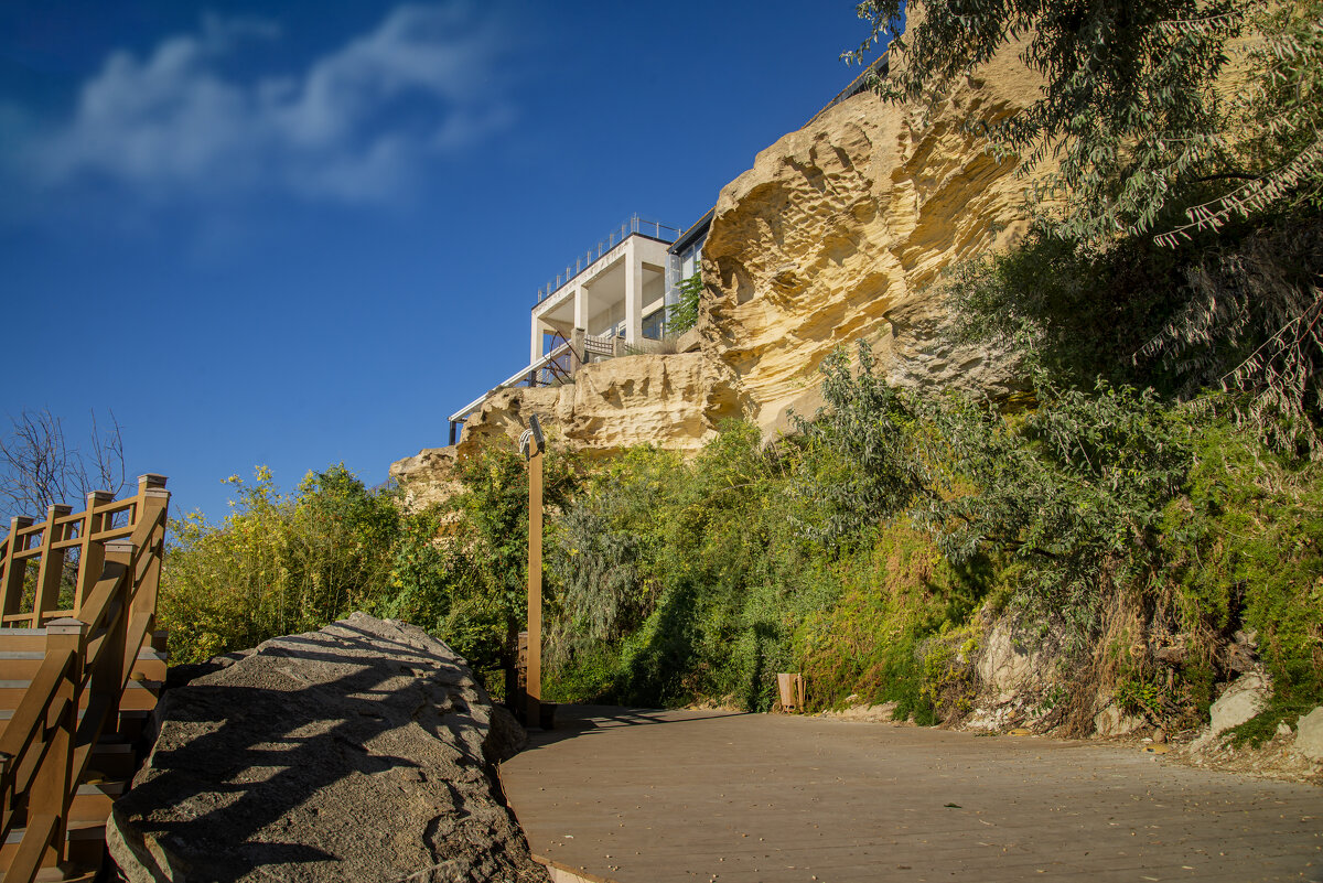 Тропа у моря - Анатолий Чикчирный