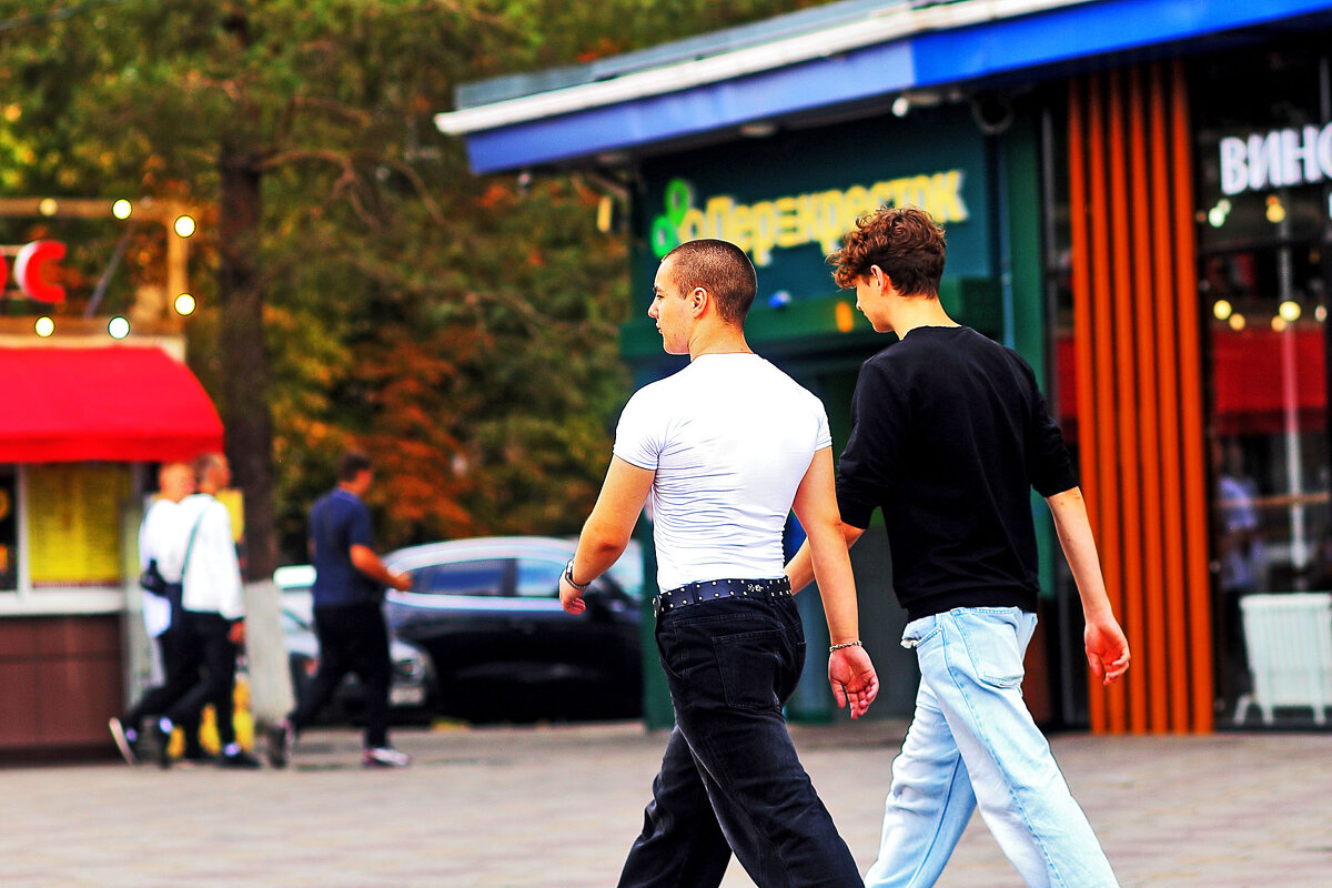 Спешат - Юрий Гайворонскiий