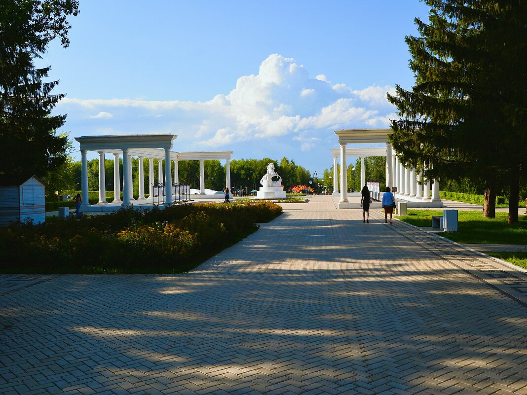 Чебоксары. Центральная аллея этно-парка "Амазония". - Пётр Чернега