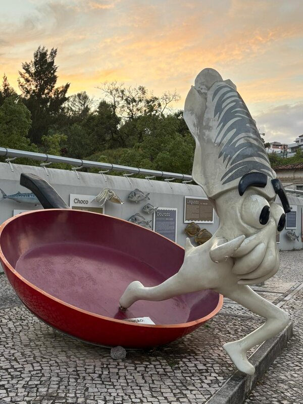 Городская скульптура - На-та-ша 