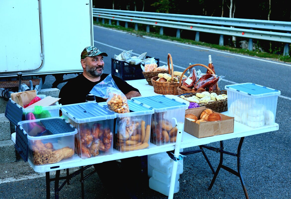 Продавец адыгейского сыра - Evgeny Mameev