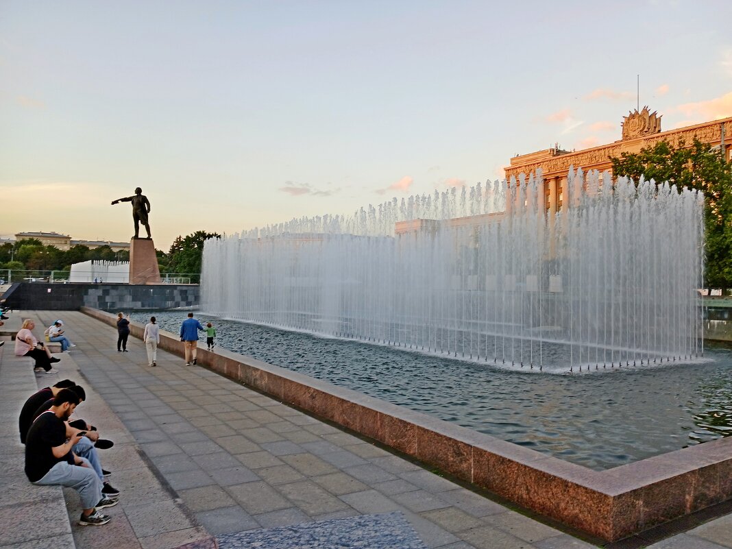 Посиделки у фонтана. - Лия ☼