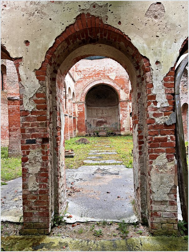 Руины кирхи. - Валерия Комова Руины кирхи. - Валерия Комова