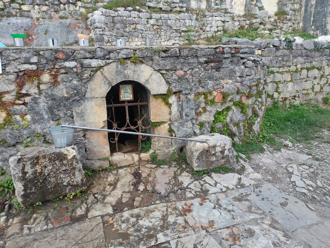 Анакопийская крепость, неиссякаемый колодец - Ирэн Анакопийская крепость, неиссякаемый колодец - Ирэн