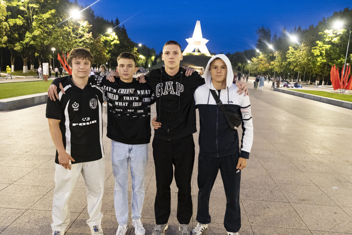 Четверо друзей на Кургане в сентябре - Евгений 