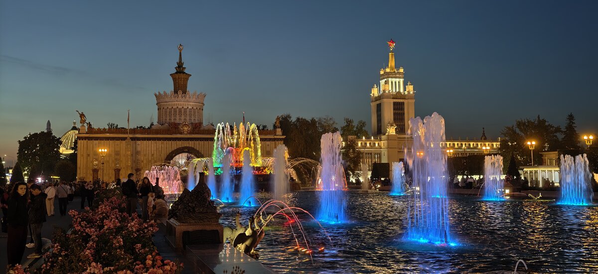 Вечерний фонтан Каменный цветок, Москва, ВДНХ - <<< Наташа >>> Вечерний фонтан Каменный цветок, Москва, ВДНХ - <<< Наташа >>>