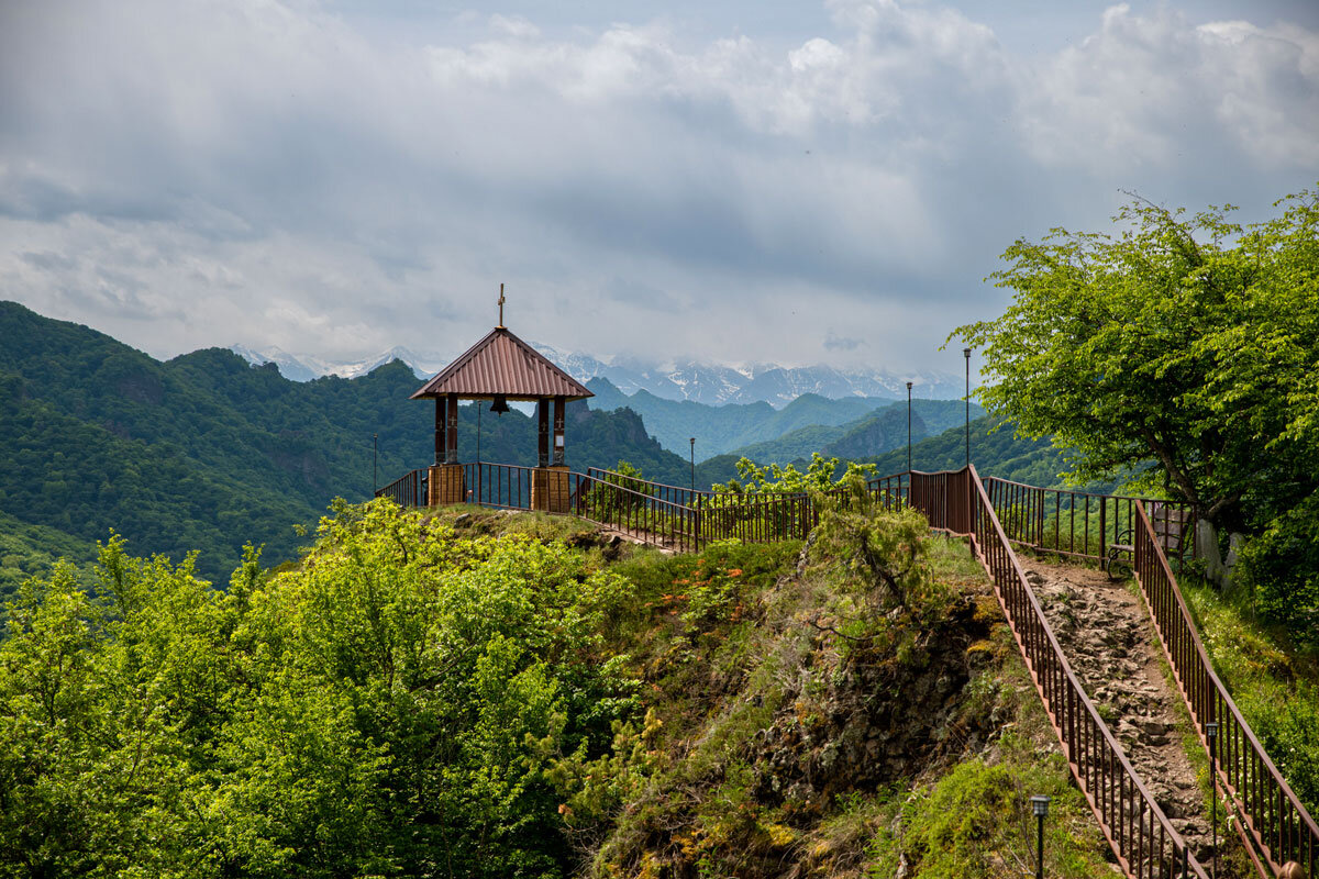 Звонница Шоанинского храма, Домбай, Карачаево-Черкесия. - Дина Евсеева