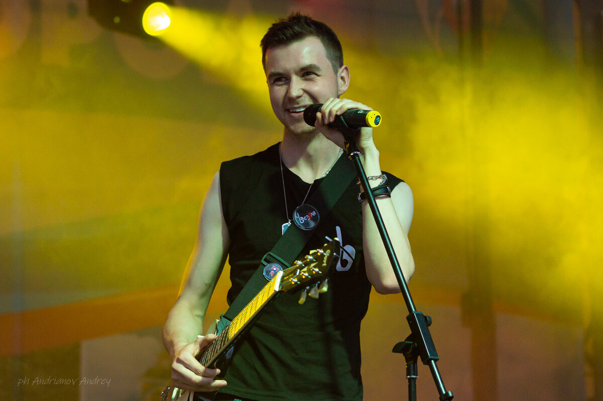 На рок-концерте. - Андрей Андрианов