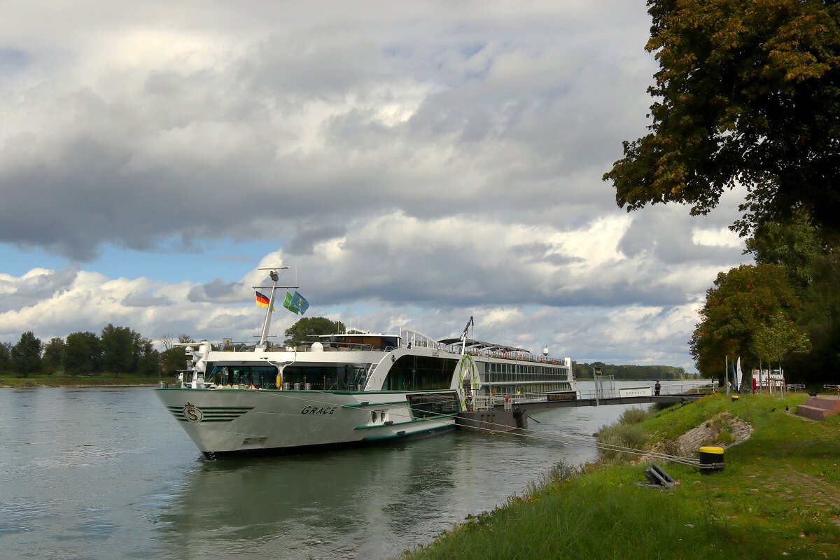 Ах, белый теплоход - Юрий. Шмаков Ах, белый теплоход - Юрий. Шмаков