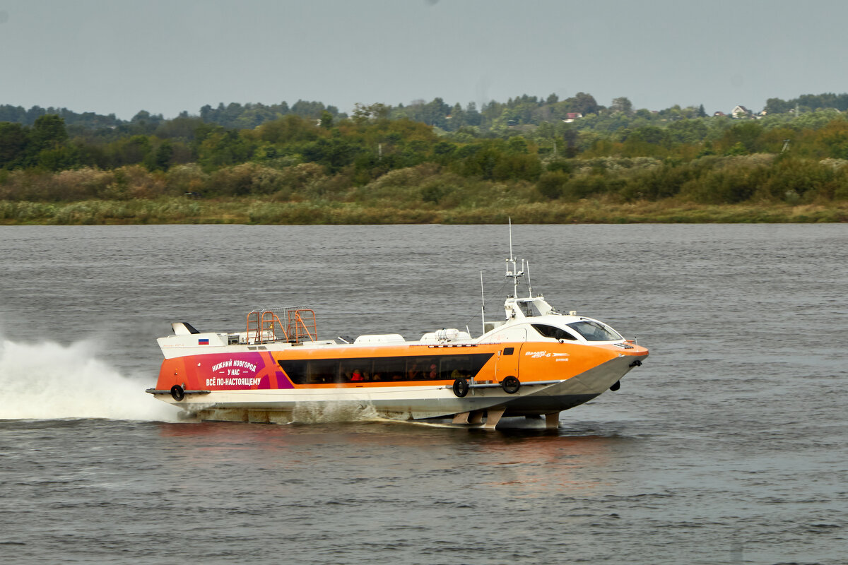 Судно "Валдай" на Волге у Балахны - Алексей Р. Судно "Валдай" на Волге у Балахны - Алексей Р.