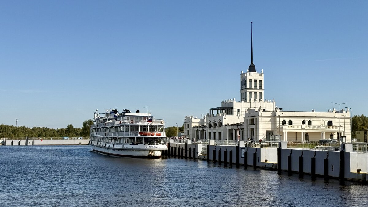 «Расскажите мне о море, корабли..!» - Арина Невская