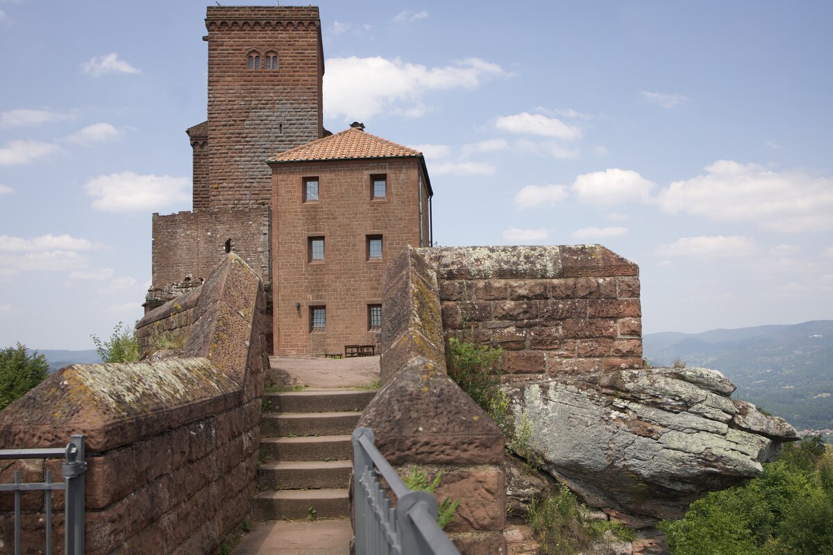 Средневековый замок Трифельс.Пфальц,Германия. - Lucy Schneider 