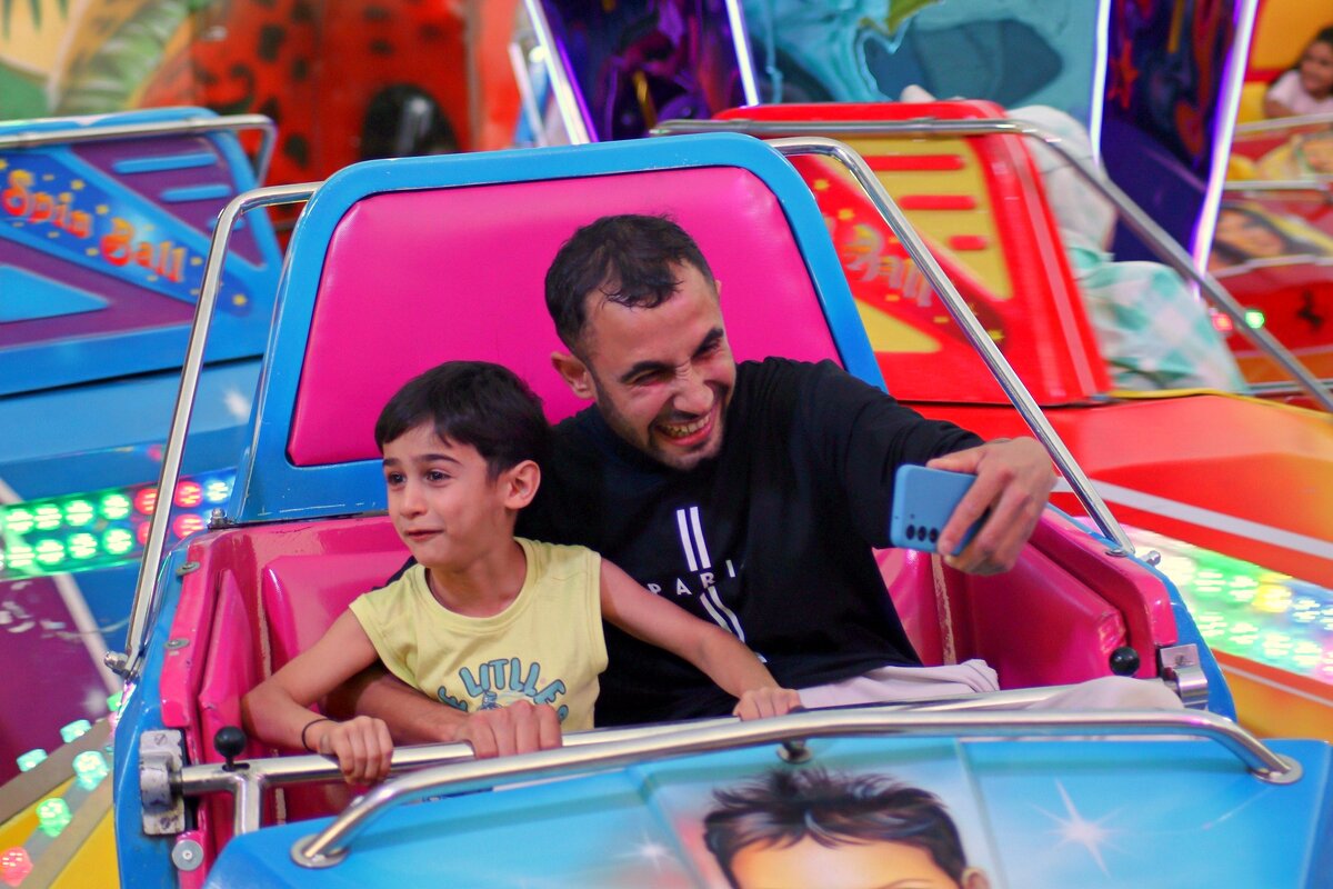 На аттракционе - Юрий. Шмаков