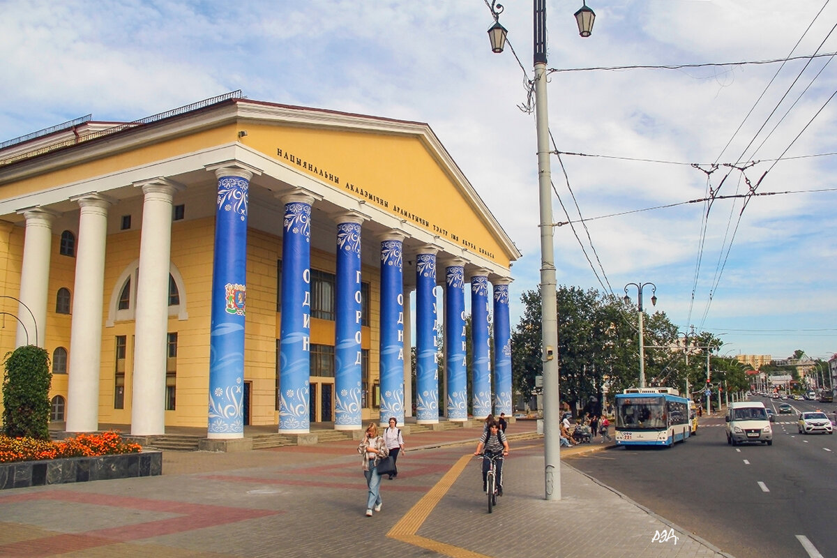 *** - Роланд Дубровский