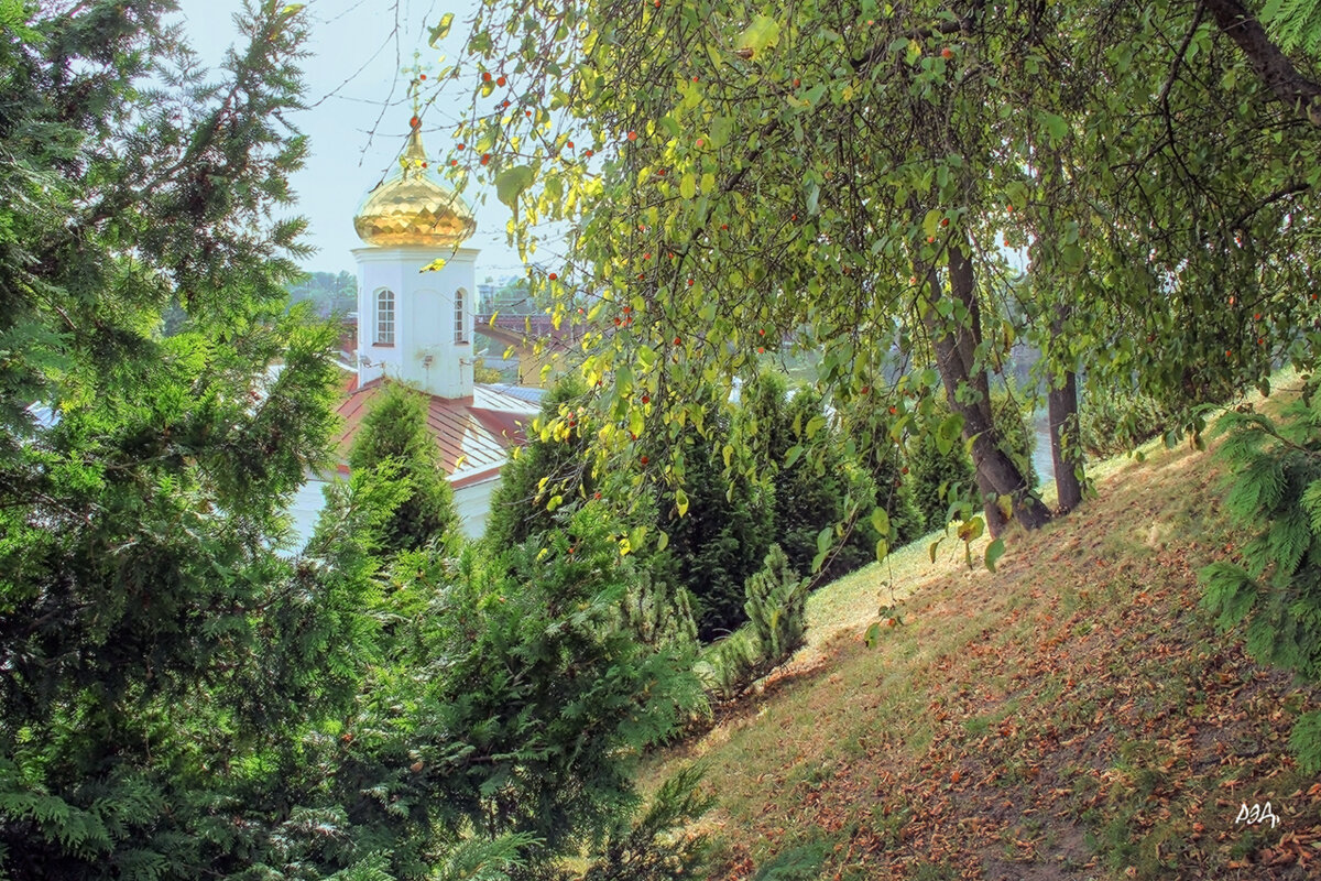 *** - Роланд Дубровский