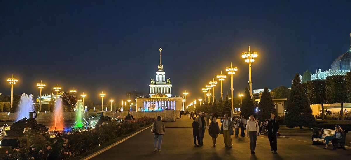 Вечерний Главный павильон, Москва, ВДНХ - <<< Наташа >>>