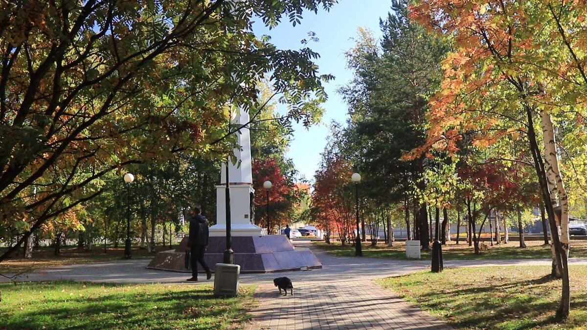 Сентябрь...Прогулка с песиком по скверу Победы! - Владимир 