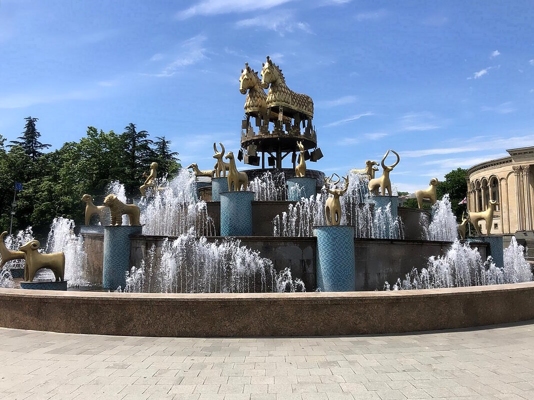 Грузия. Кутаиси.  Колхидский фонтан. - Ольга Довженко