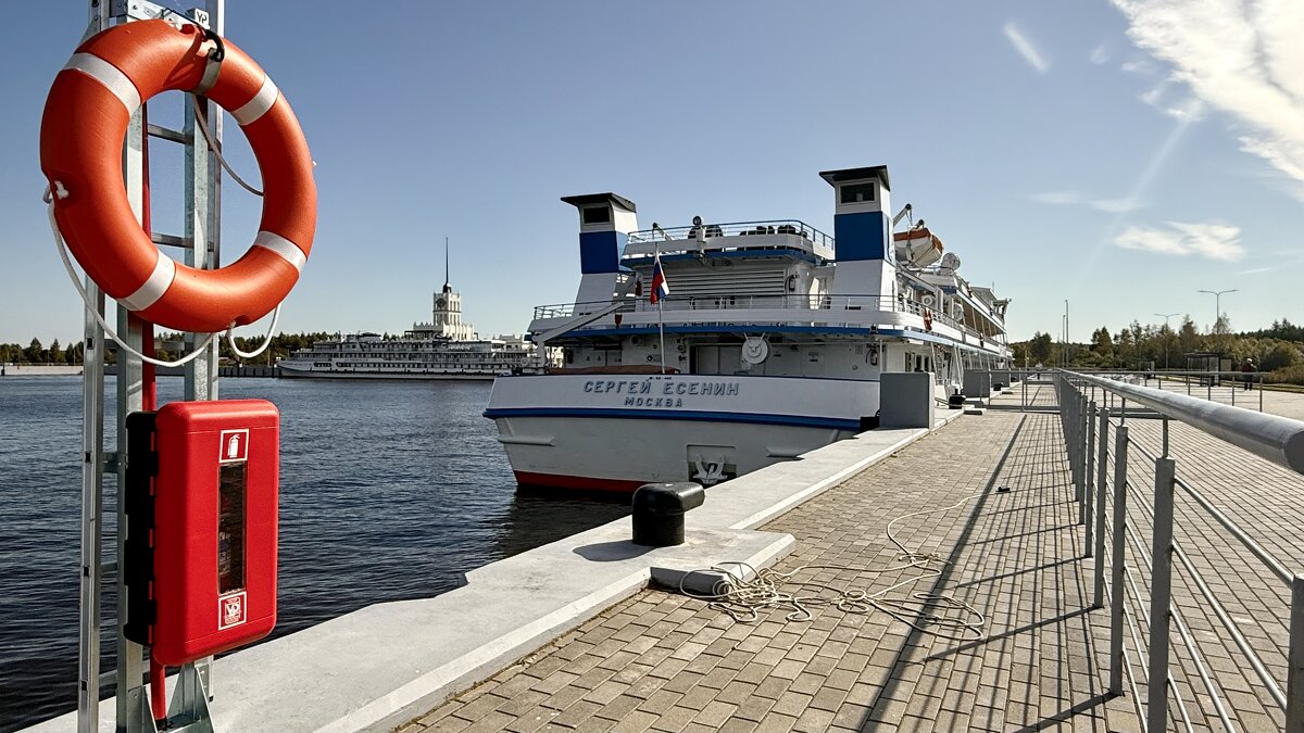 «Расскажите мне о море, корабли..!» - Арина Невская