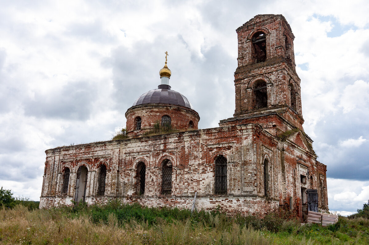 Старый храм - Владимир Иванович