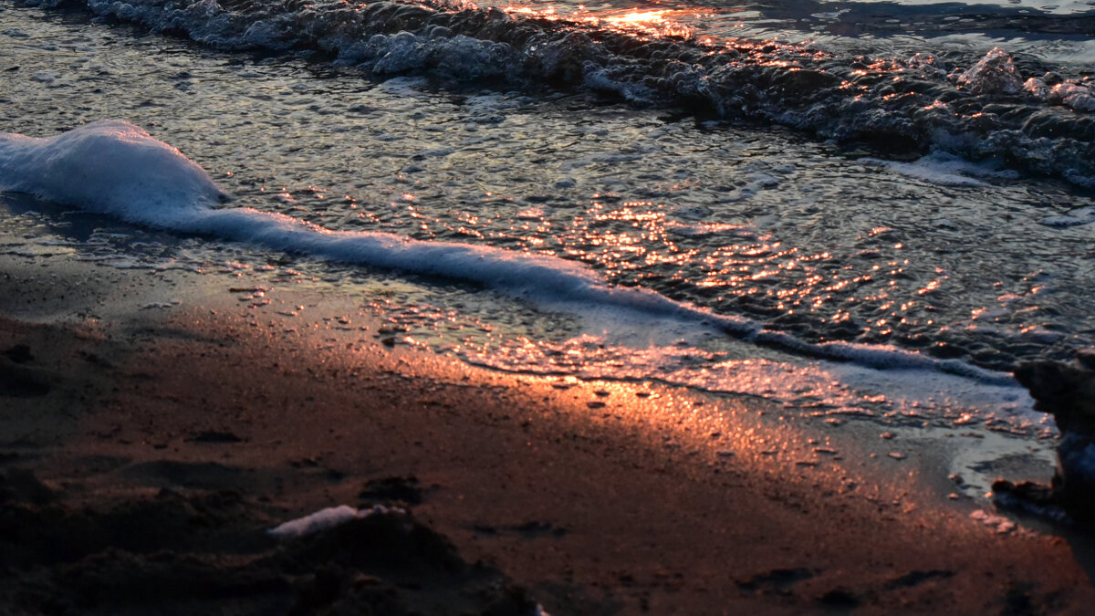 Мокрый от волн песок - Grishkov S.M.