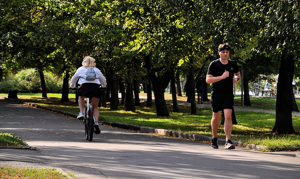 Чудеса продолжались ! Дама стремительно пронеслась мимо меня в юбочке ! ) - Анатолий Колосов