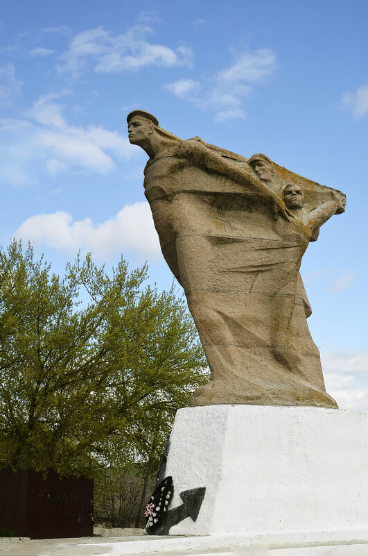 Памятник краснофлотцам в Вольске - Анатолий Уткин Памятник краснофлотцам в Вольске - Анатолий Уткин