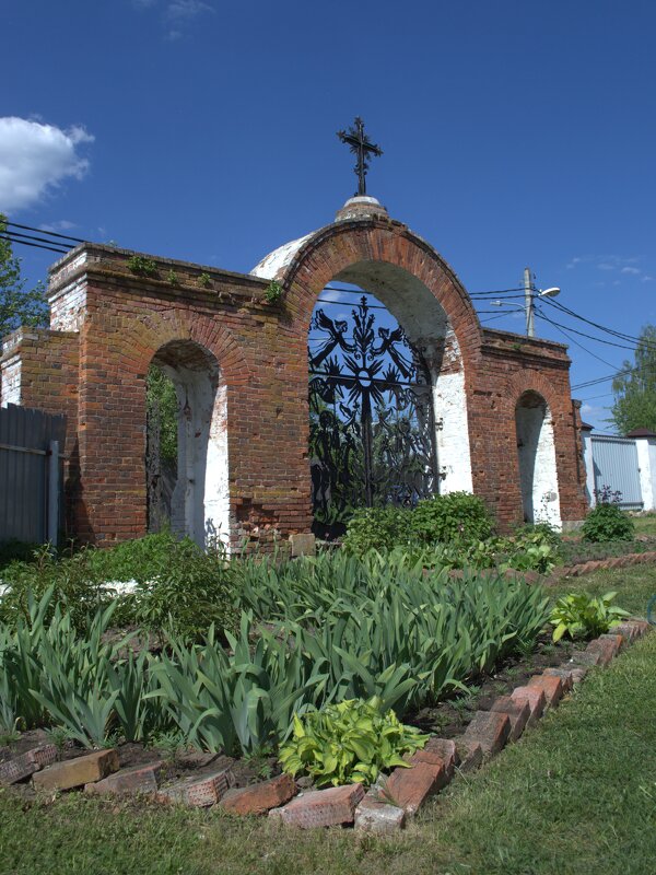 Святые ворота с решёткой - Марина Кушнарева