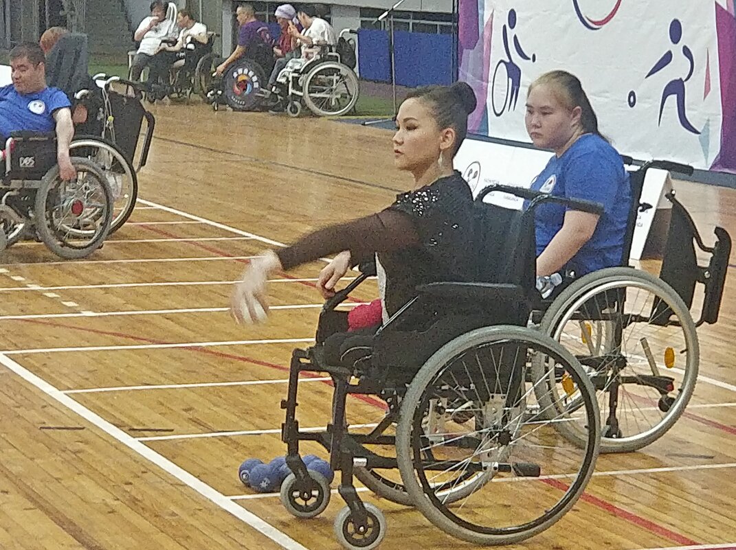 Бросок - Андрей Хлопонин Бросок - Андрей Хлопонин