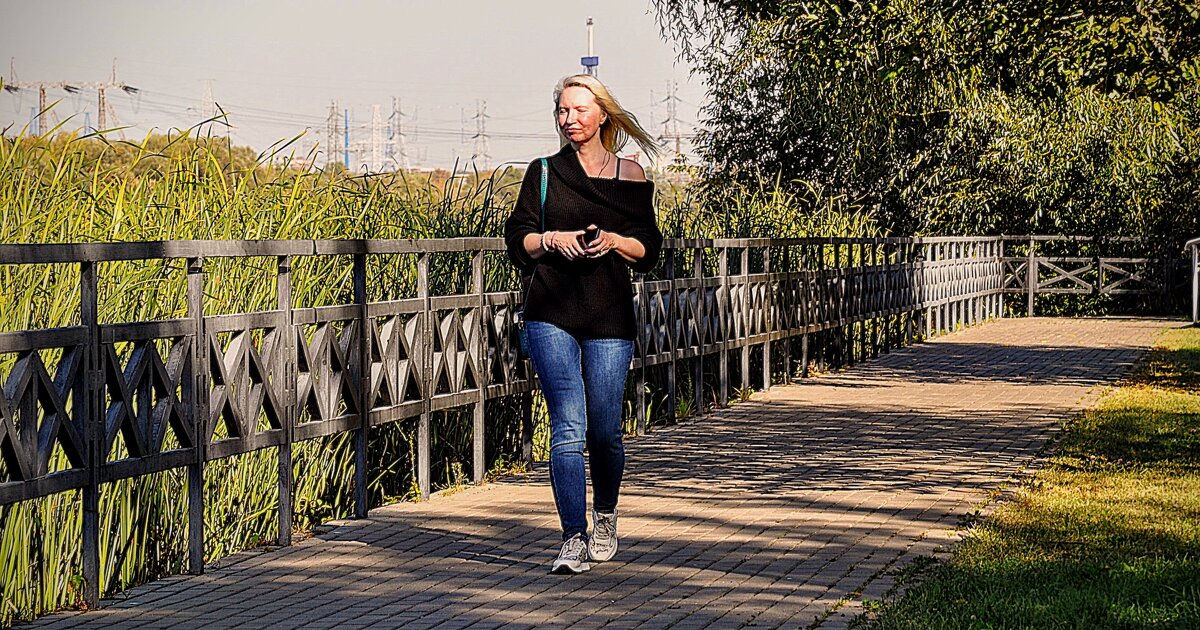 Девушка - циклон ! Навстречу солнцу ! ) - Анатолий Колосов Девушка - циклон ! Навстречу солнцу ! ) - Анатолий Колосов