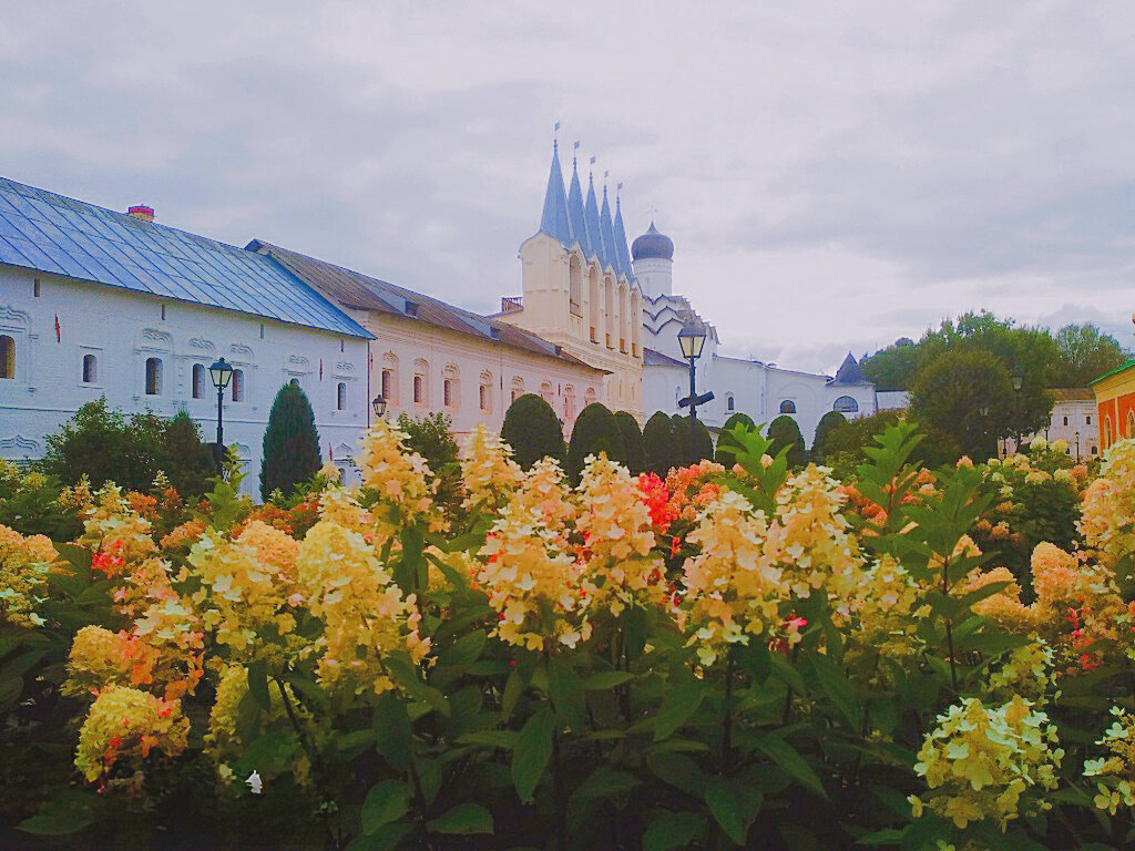 Осенний монастырь - Сергей Кочнев