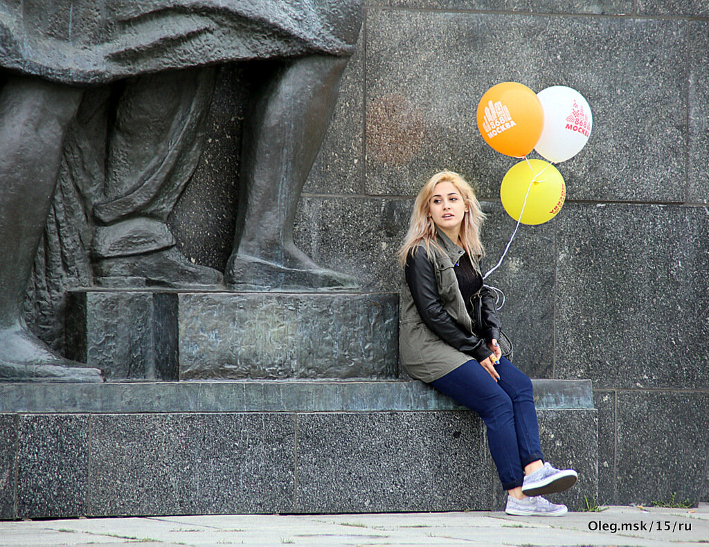 девушка и шарики - Олег Лукьянов