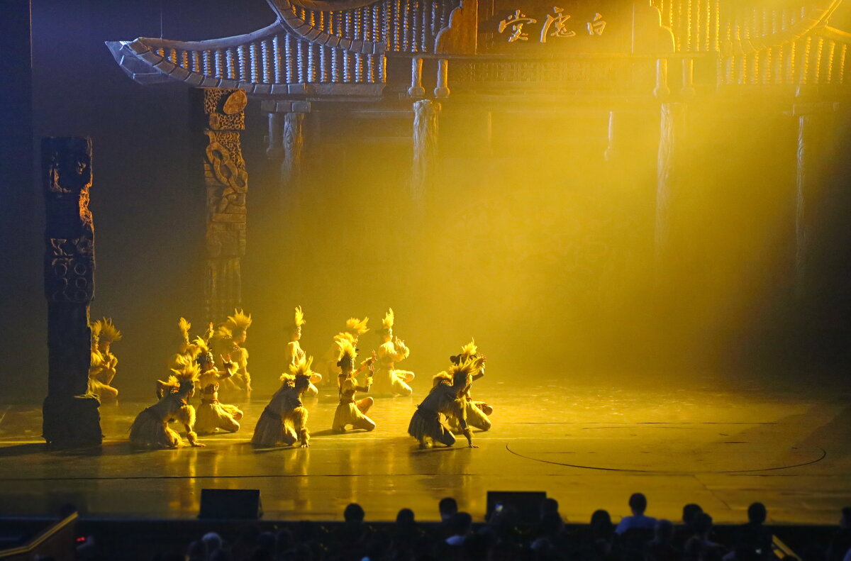 на театральной сцене - история... - Andrey Bragin 