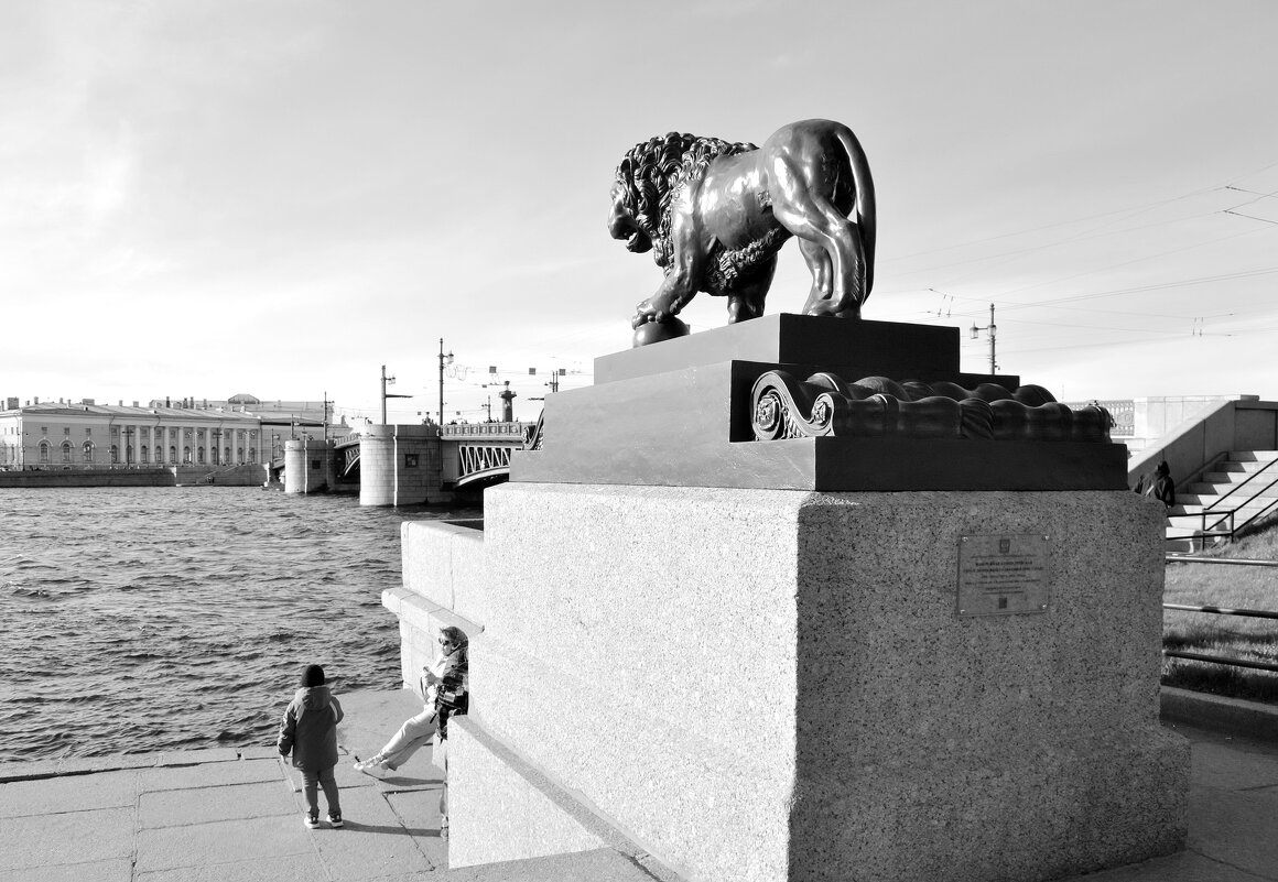 "Львы населяют в основном травянистые саванны.." - AleksSPb Лесниченко