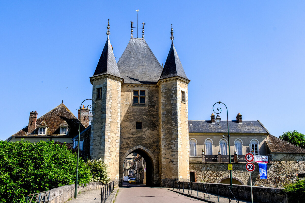 Ворот г. Вилльнев-сюр-Йонн  XIV век - Георгий А