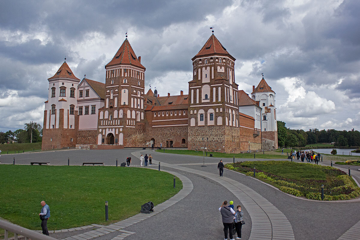 Мирский замок - Александр Трухин