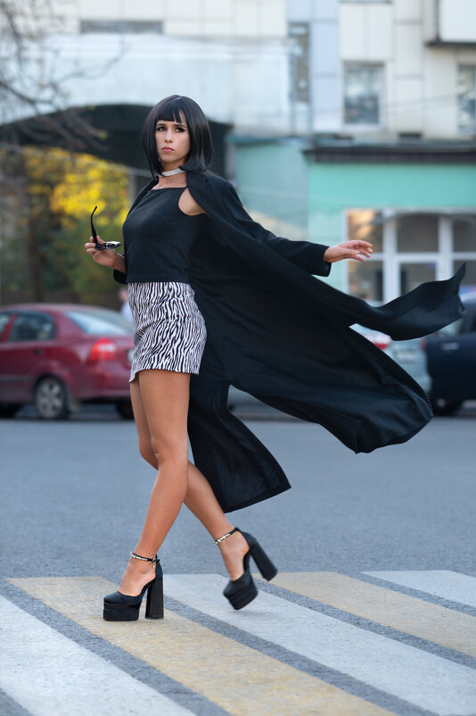 Мария в образе брюнетки, в модной мини юбке с принтом зебры и туфлях - Viktoria Anufrieva