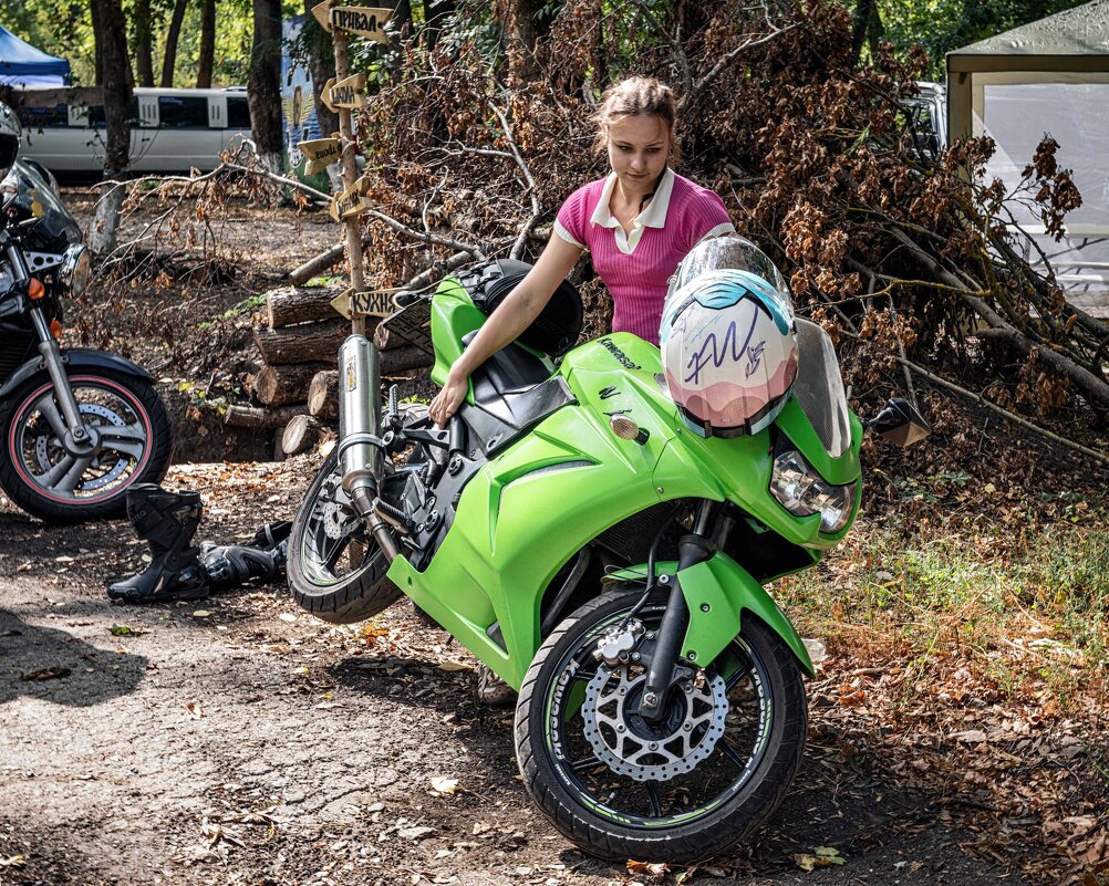 " Есть женщины в русских селеньях " - Константин Бобинский